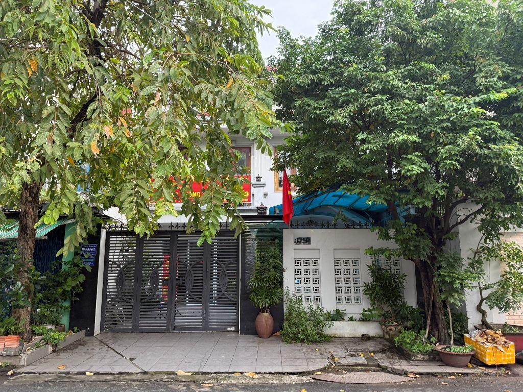 nhà 8x18m trệt + lửng + 1 Lầu đường 39 Phường Tân Quy Q7. giá 29 tỷ