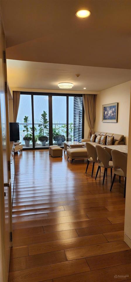Chị gái tôi muốn bán nhanh căn hộ iph xuân thủy 2pn 98m2 giá tốt chỉ 10,5 tỷ. 0971 461 ***