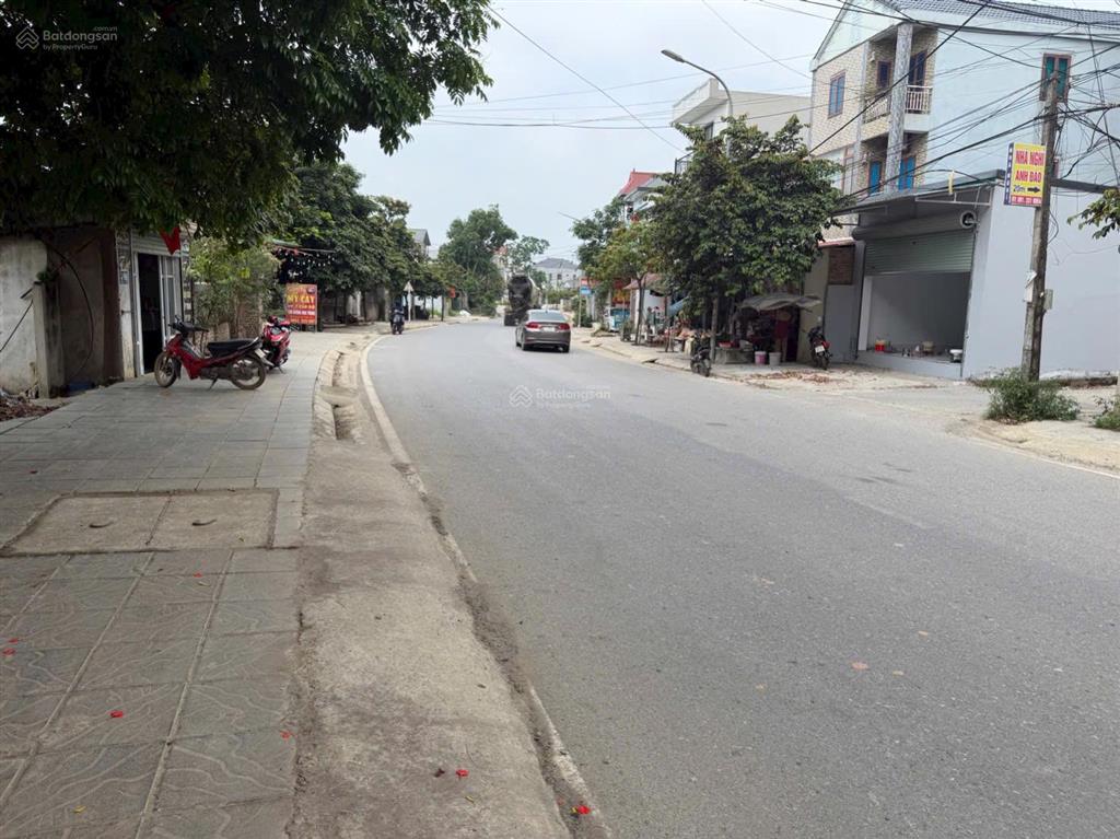 Chính chủ cần bán 68 mét toạ lạc tại phú cát. đường kinh doanh buôn bán.