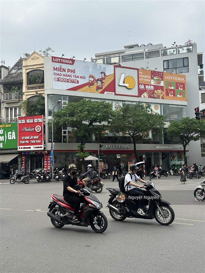 Bán nhà mặt phố trần đại nghĩa phường bạch mai vỉa hè thoáng sáng nhất phố.