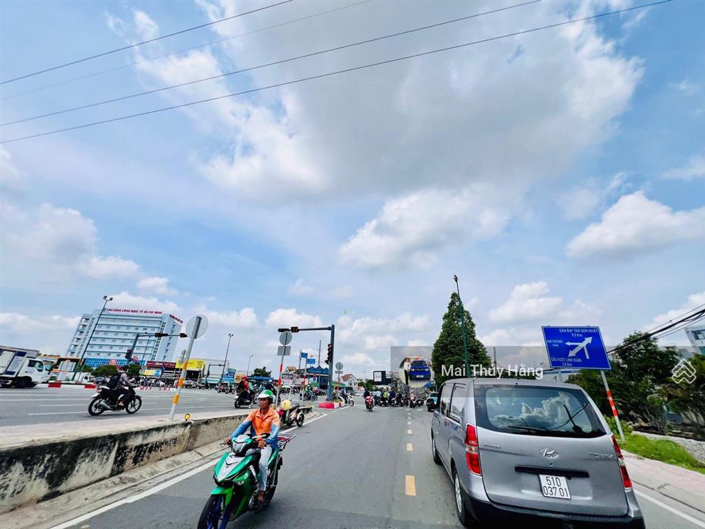 Mặt tiền kinh doanh ngay phạm văn đồng phù hợp văn phòng cty giá chỉ hơn 8 tỷ