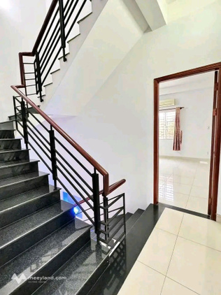 Xoay vốn bán gấp nhà Hưng Phú, Quận 8, giá 2,35 tỷ, 60m2, hẻm xe hơi thông thoáng, rộng rãi