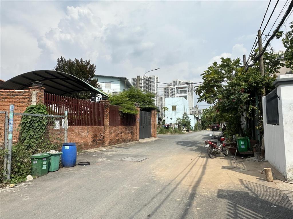 Cần bán lô đất 5x21 104.5m2 giá 5.5 tỷ ở đường 21 kế bên vinhomes giá tốt nhất kv xây đc 5 tầng