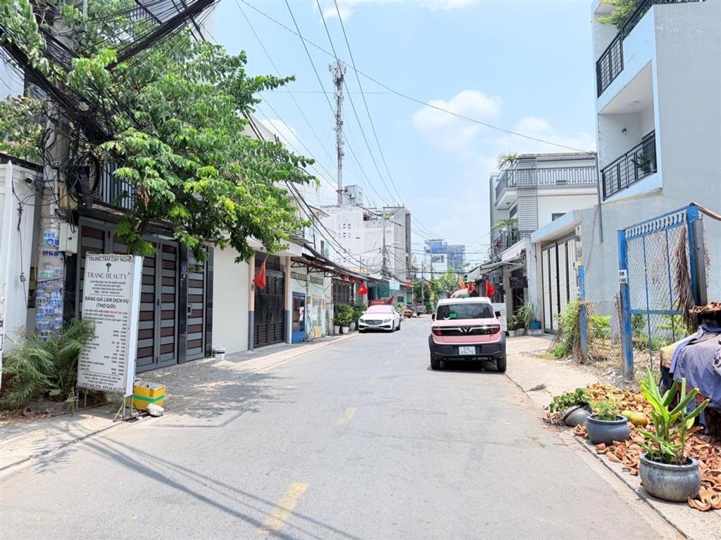 Nhà đẹp 3 tầng đường ô tô gần mt quốc lộ 13 nhà khu hàng xóm vạn phúc city ngang 5.2m