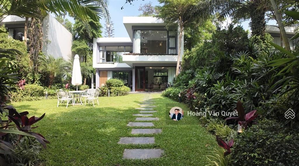 Bán biệt thự flamingo đại lải 242m2 sổ lâu dài, vườn rộng đẹp, nội thất mới 12,3 tỷ. 0962 202 ***