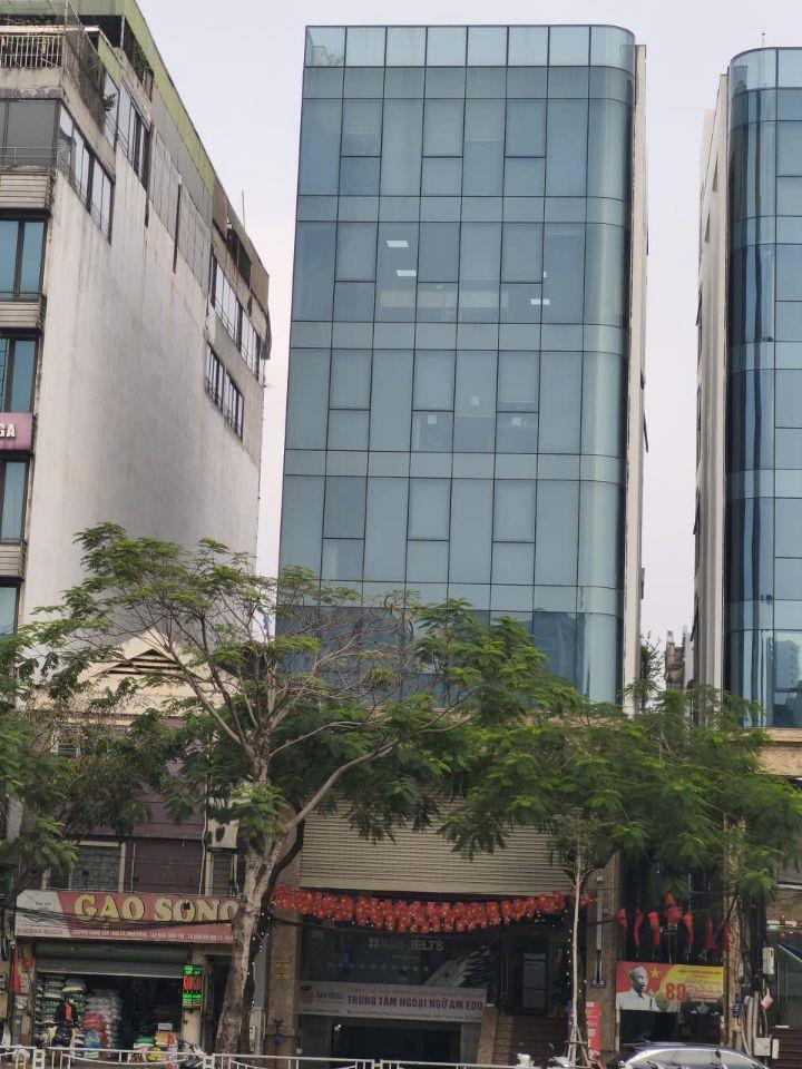 Mặt phố Khương Đình mặt tiền 12m via hè 8m giá 450 triêu/m2.