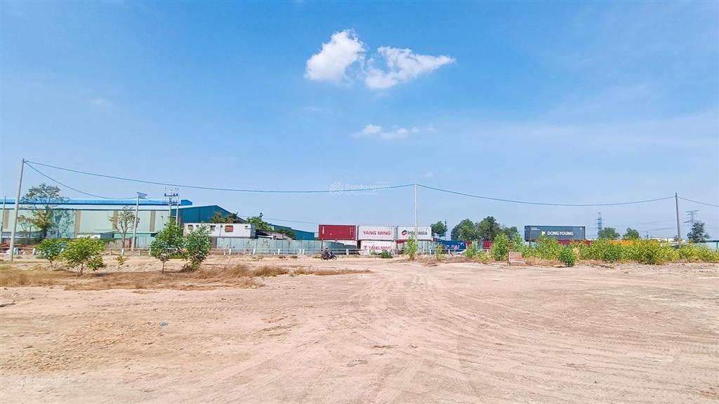 Đất kcn 3 phú mỹ 5.700 m2 (600 tc) mặt tiền 87m, cách ql 51 chỉ 200m và cảng cái mép 2km. giá 36 tỷ
