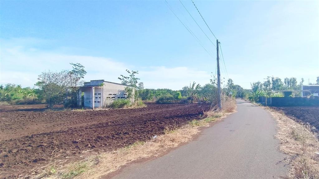 4800m2 mặt tiền nhựa 87 m, giá 5 tỷ, vị trí đẹp, mặt tiền đường, nhiều nên lợi thế hơn về đầu tư