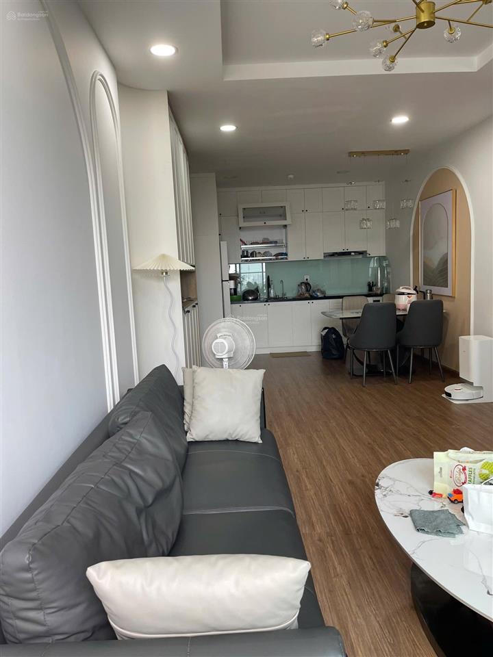 Bán căn 2pn chung cư le grand jardin sài đồng full nội thất tầng đẹp giá tốt. e lâm 0382 353 ***