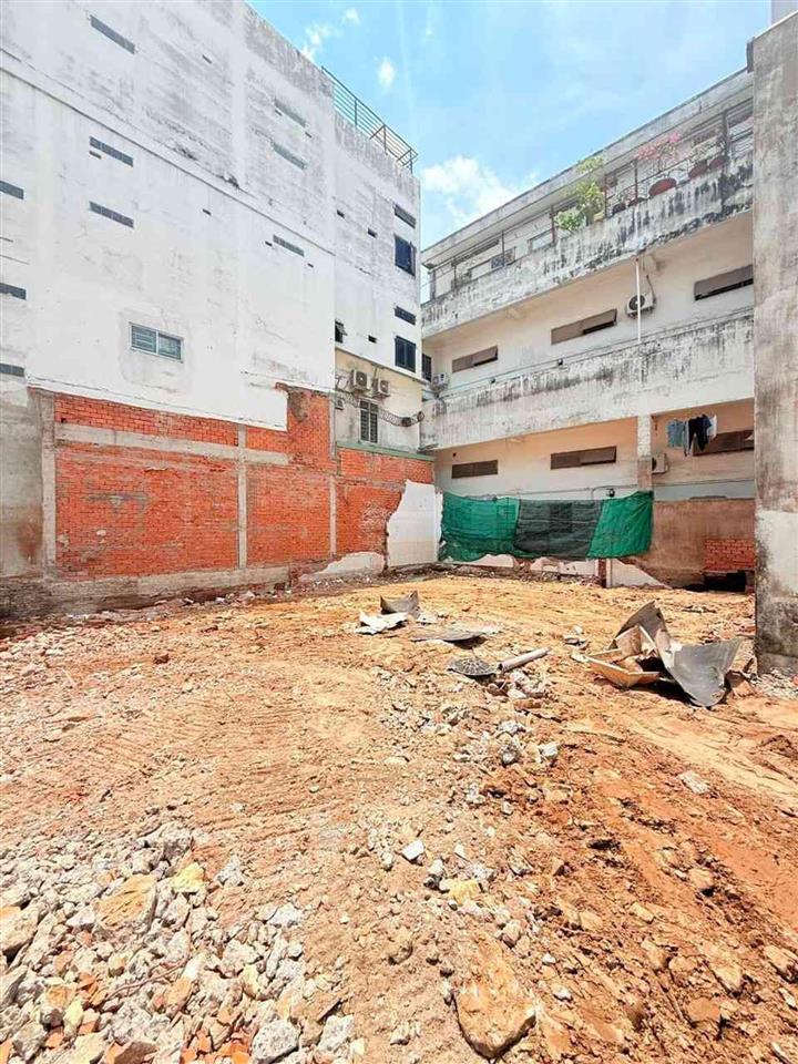 Đất lớn 405m2, ngang 13m (nở hậu), mặt tiền võ thị nhờ. xây tòa nhà 8 tầng, có hầm