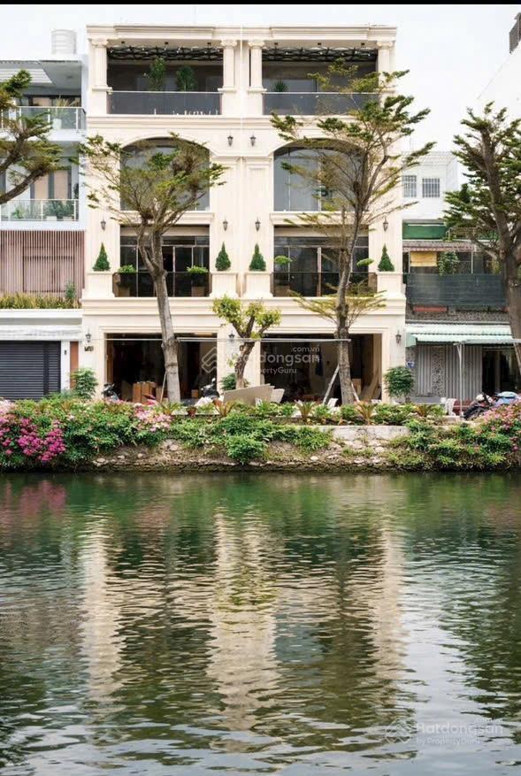 Rõ ràng thông tin chuẩn. bán nhà phố có thang máy liền kề phú mỹ hưng