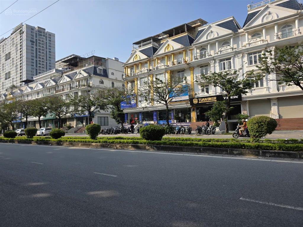Shophouse thành phố giao lưu 126m2 mt 8m vỉa hè 8m đường 40m 5 tầng 1 hầm kinh doanh đỉnh