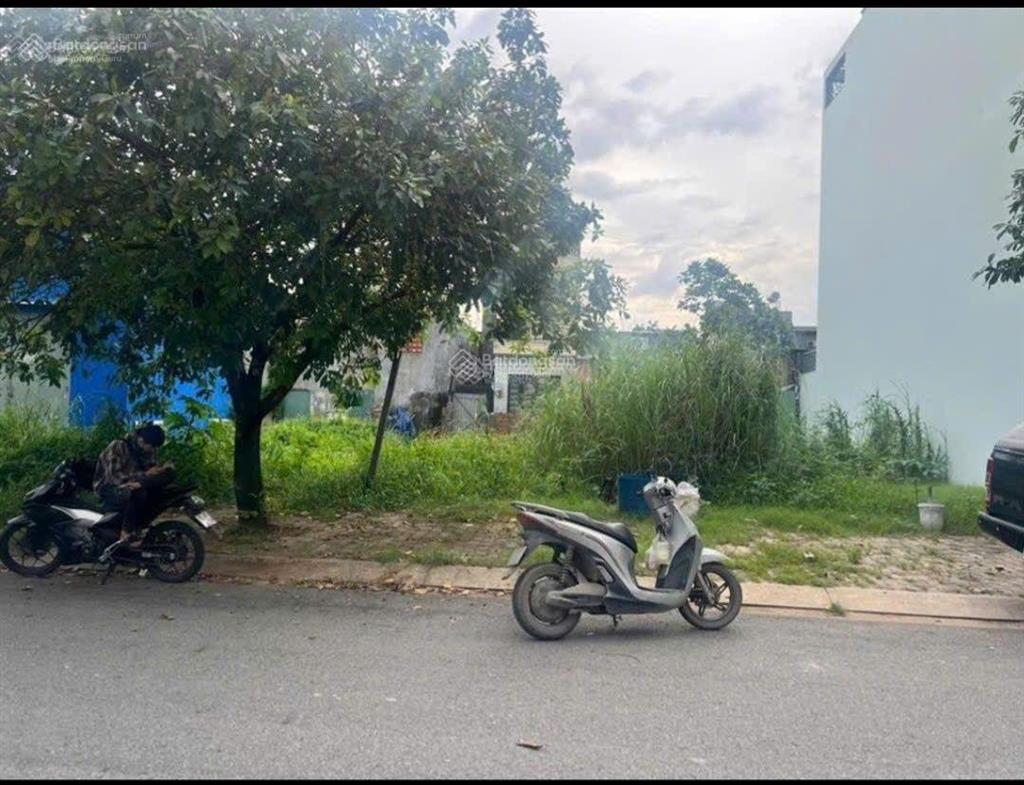 Chủ cần bán gấp lô 95m2 ngay kdc phạm văn hai giáp đường tl10 dân cư đông kinh doanh tốt. giá 2tỷ4