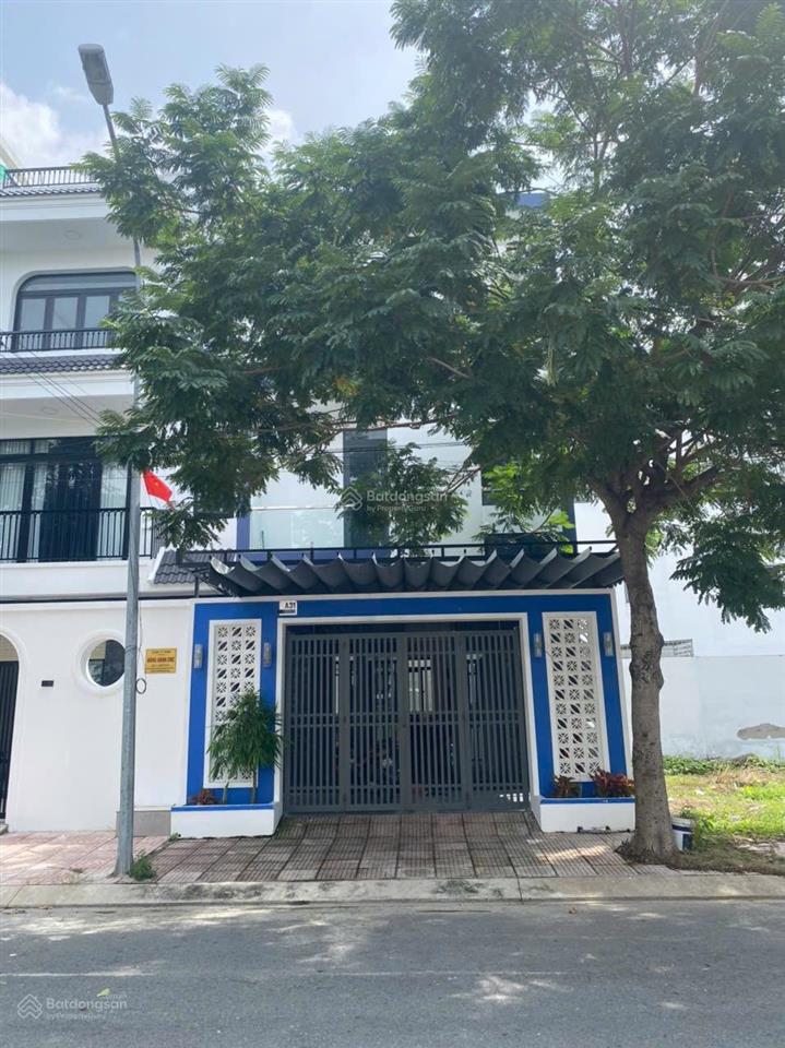 Cầm bán căn nhà mới tại kđt năm sao 250m2. giá 3tỷ950 (thương lượng). 0931 112 *** ngân