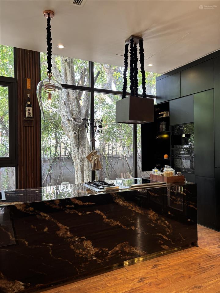 Bán nhà biệt thự phú gia, giá ưu đãi 110 tỷ, 700m2, 4pn, 3wc