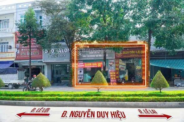 Cần bán căn nhà 10,5m mặt tiền gần chợ đầu mối đang cho thuê kd phường hạc thành, tp thanh hóa