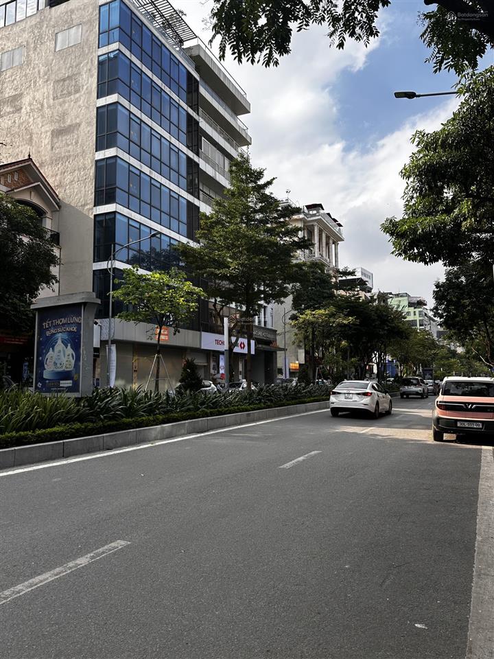 Bán đất mp lạc long quân 186m2 mt 12m vỉa hè 7m. view trực diện hồ tây