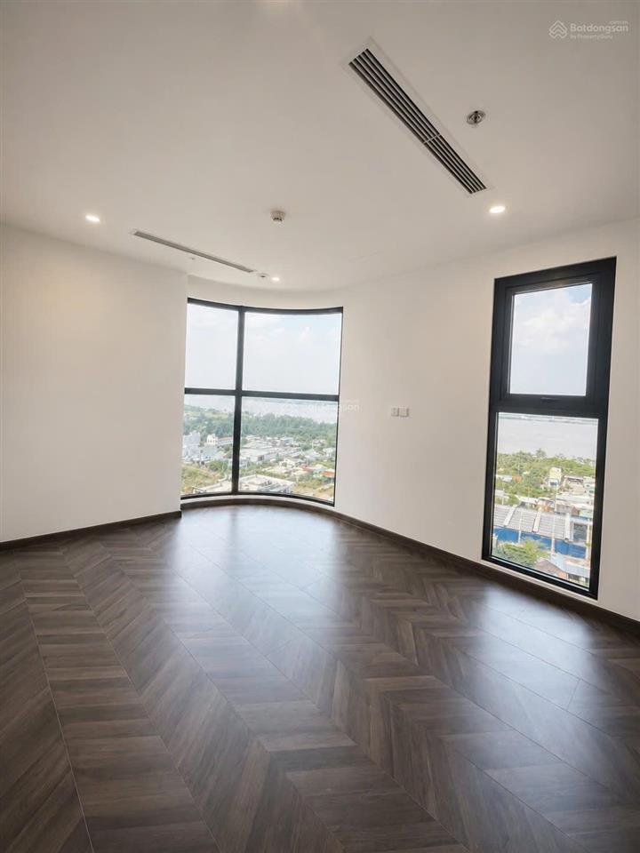 Cần tiền bán nhanh căn góc bo cong 2pn chỉ ~ 66tr/m2 tại beverly vinhomes grand park