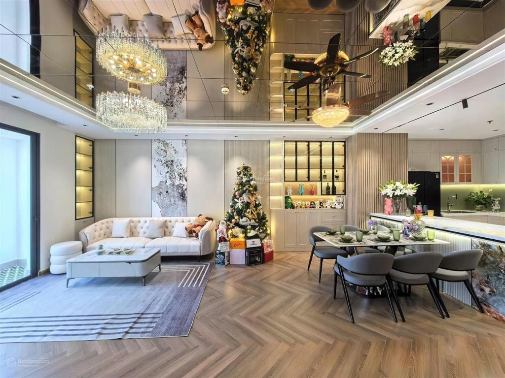 Bán chcc tại 72a nguyễn trãi thanh xuân royal city, giá 42 tỷ, 230m2 giá tốt nhất