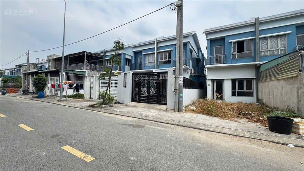 Nhà xây thô sẵn, sổ hồng trao tay ngay kđt oasis city, kế đhviệt đức thanh toán 300 triệu nhận nhà