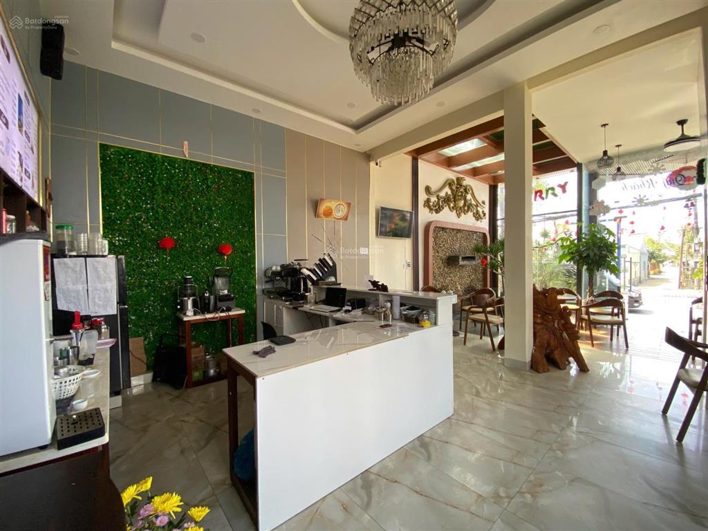 Nhà 3 tầng 2 mặt tiền nguyễn tất thành ngay trung tâm phú bài. nhà có thang máy