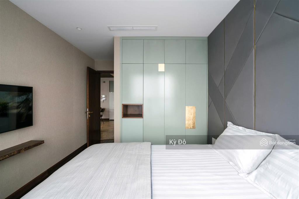 Bán căn hộ chung cư oriental plaza, 106m2, 3pn, giá 5.5 tỷ, sổ hồng. 0932 248 ***