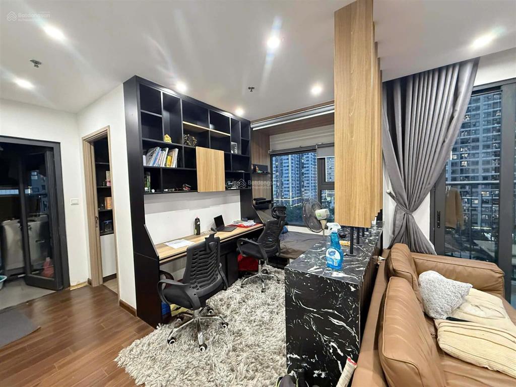 Chính chủ bán căn hộ 2pn + 1, dt 63m2, 4.1 tỷ căn góc full đồ, kđt vinhomes smart city