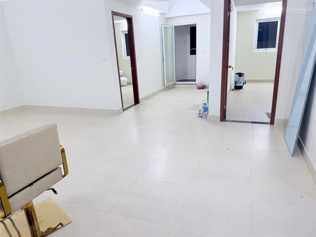 Bán căn hộ tòa ct3, kđt nghĩa đô, dt70m, 2 ngủ, 2 vs