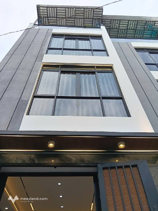 Nhà 4 tầng có thang máy, ô tô ngủ trong nhà, gần chợ, trường học, giá 8 tỷ