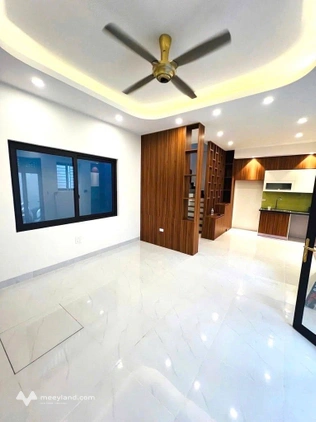 Nhà phố Lạc Long Quân, Cầu Giấy, 3 ngủ rộng rãi, gần ô tô đỗ, chỉ 11 tỷ