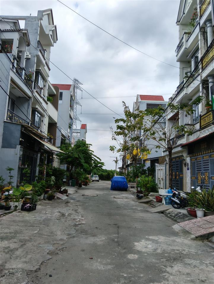 Bán đất kdc hoàng hoa 4,3*15m, giá 2,45 tỷ, đường 10m, sát sg village, t&t millennia, lê văn lương