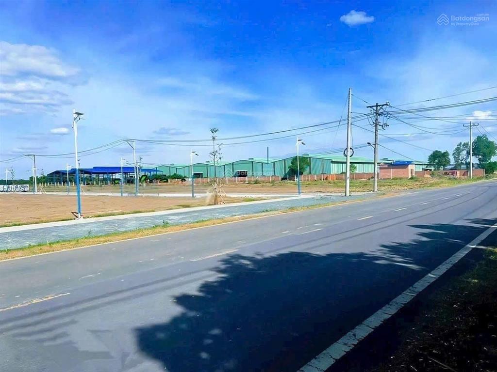 Cần tiền bán lại lô đất ngay kcn tân quan, giá 490 triệu, gần ubnd quang minh