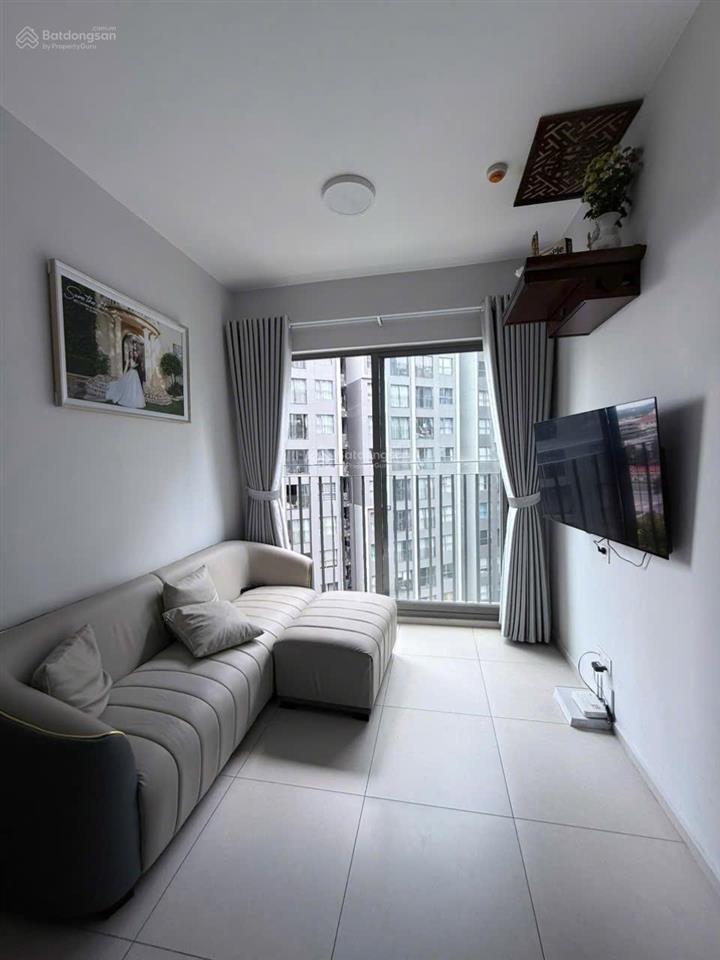 Bán căn 59m2 view hồ bơi block c + full nội thất + giá 2.850 tỷ (102%) sổ hồng sẵn + tầng đẹp