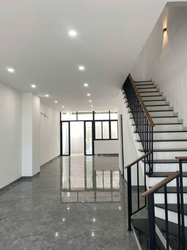 Bán nhà phố full nội thất khu Trung Nguyên đường 23m sẵn sổ