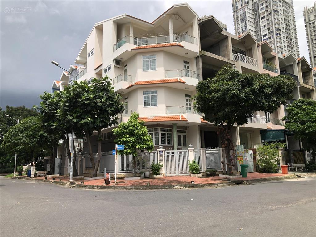 Nhà sổ hồng, vị trí đẹp, đối diện công viên, giá 30 tỷ
