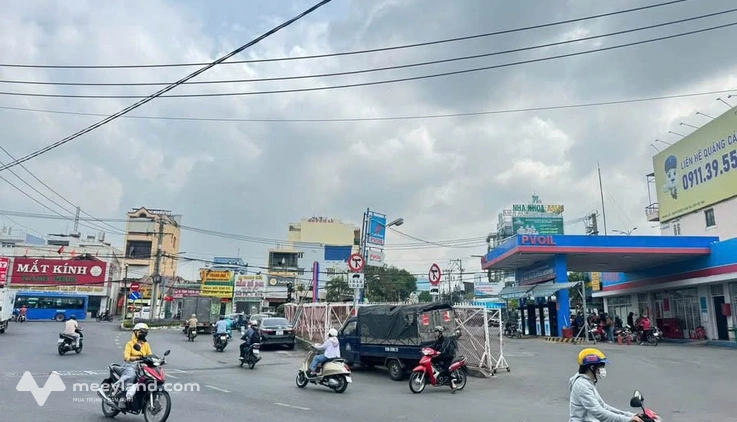 Nhà sau trường Tiểu học Trương Văn Thành, Lã Xuân Oai, 68m2, giá 4.5 tỷ