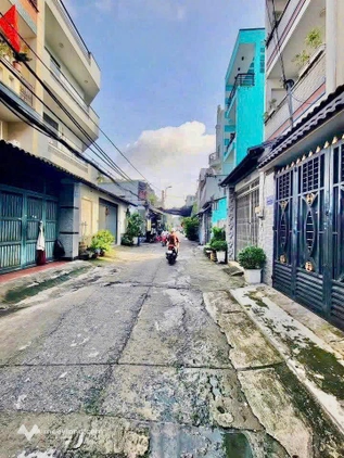 Nhà Bình Tân 3,5 tầng, hẻm 6m. giá chỉ 5,9 tỷ - Chốt deal ngay