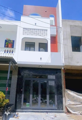 Nhà 3 tầng sắp hoàn thiện, đối diện công viên - Quy Nhơn - Giá hời, sổ hồng trao tay
