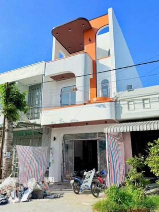 Nhà Hồng Loan xịn xò, full nội thất, sẵn sàng đón chủ mới