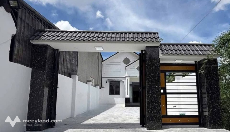 Nhà kiên cố, sân rộng đậu 3 ô tô, giá chỉ 1.8 tỷ - Tây Ninh đây