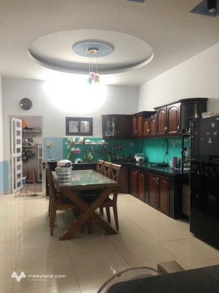 Nhà phố Quận 4 sát mặt tiền, view công viên, giá tốt