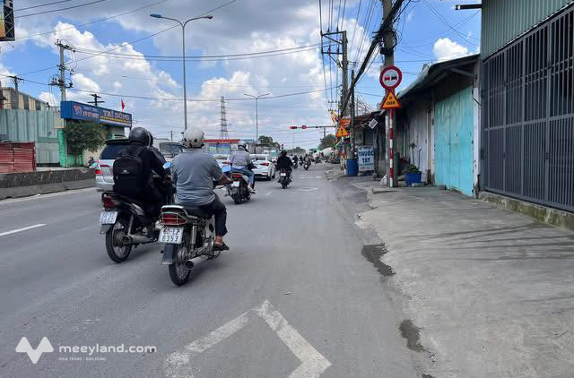 Bán nhà Dĩ An mặt tiền QL1K - Vừa ở vừa kinh doanh, giá 2 tỷ
