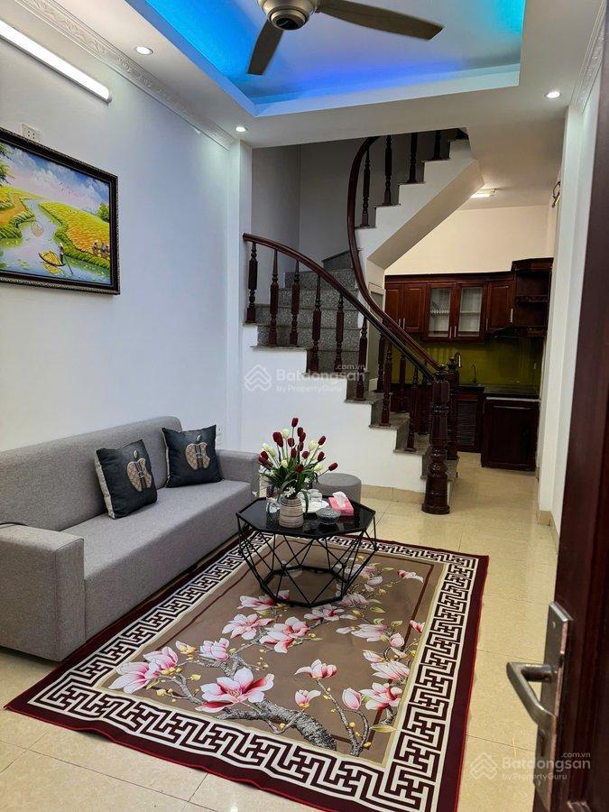 Bán gấp 221 vĩnh hưng hà nội. 30m2. 5 tầng. giá 6,6 tỷ. sổ vuông đẹp. full nội thất
