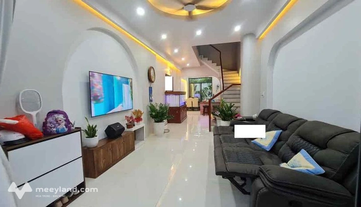 Bán nhà 1 trệt, 1 lầu, hẻm xe hơi, Vĩnh Hội, phường 4, quận 4