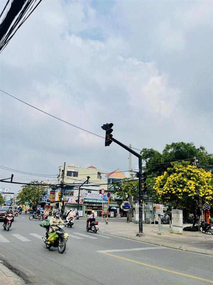 Hiếm góc 2 mặt tiền không lộ giới sát đường hoàng diệu 2 đường 8m gần ga thủ đức