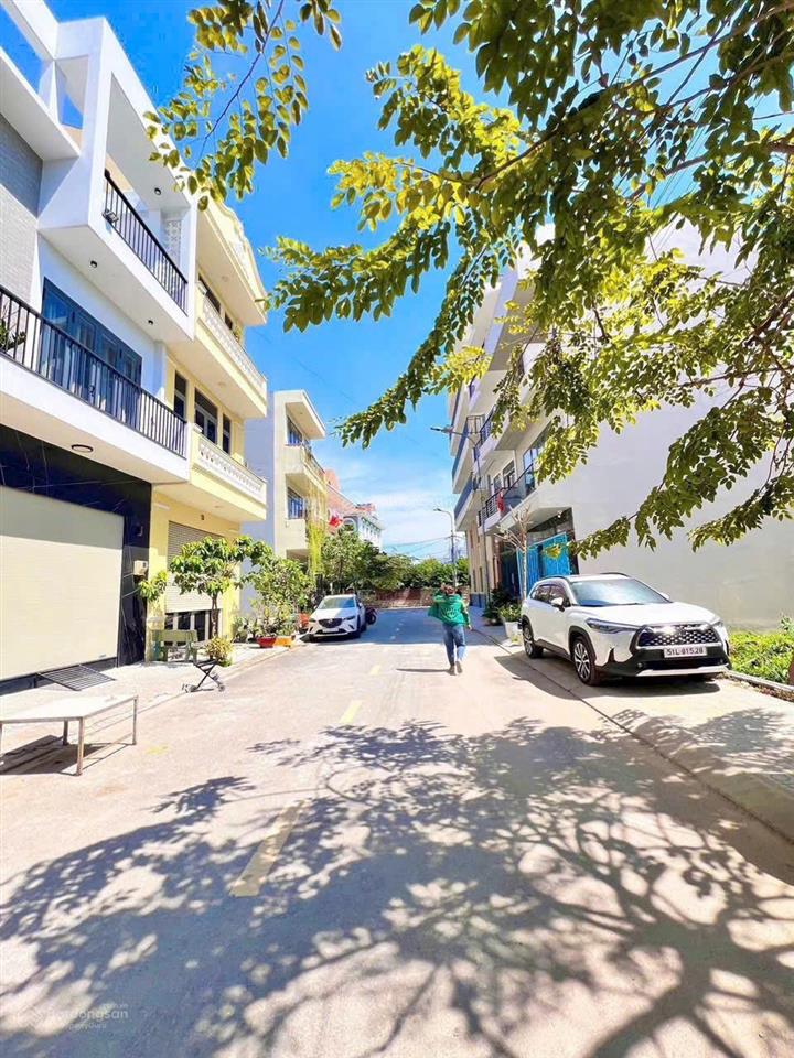Hàng hiếm! đất đường apđ12 kdc giá 4 tỷ