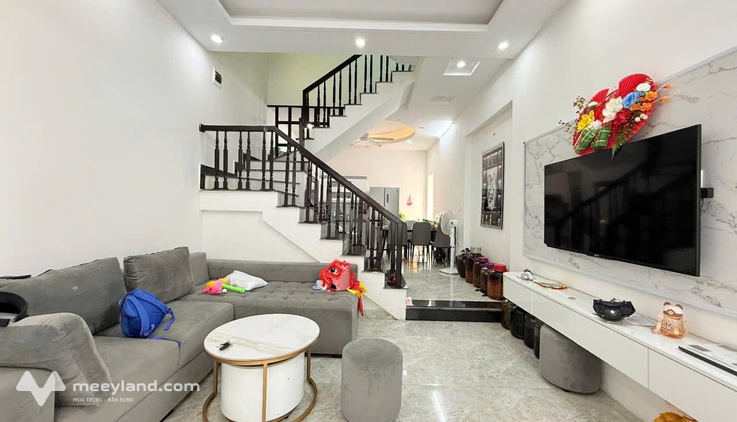Nhà 3 tầng đẹp lung linh, 45m2, 3 ngủ, full nội thất xịn sò, giá 'hời' ngay đầu Hồ Sen