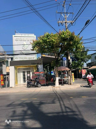 Nhà 1 trệt 2 lầu, 243m² thổ cư, gần vòng xoay Phú Khương, Bến Tre - Giá 12.5 tỷ