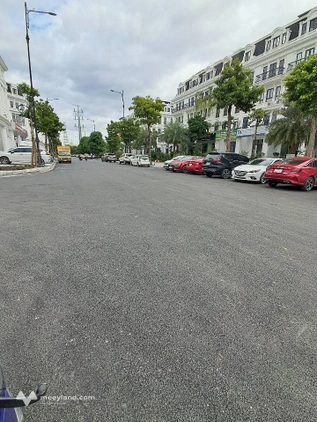Tọa lạc tại vị trí đắc địa Hồ Đền Lừ, căn biệt thự 5 tầng trên diện tích 267m2