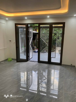Nhà 2 tầng Kiến An - Giá hời, sổ đỏ trao tay, sân rộng rãi tha hồ 'đỗ' xe